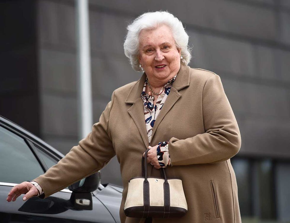 La infanta Pilar visita a su hermano en el hospital