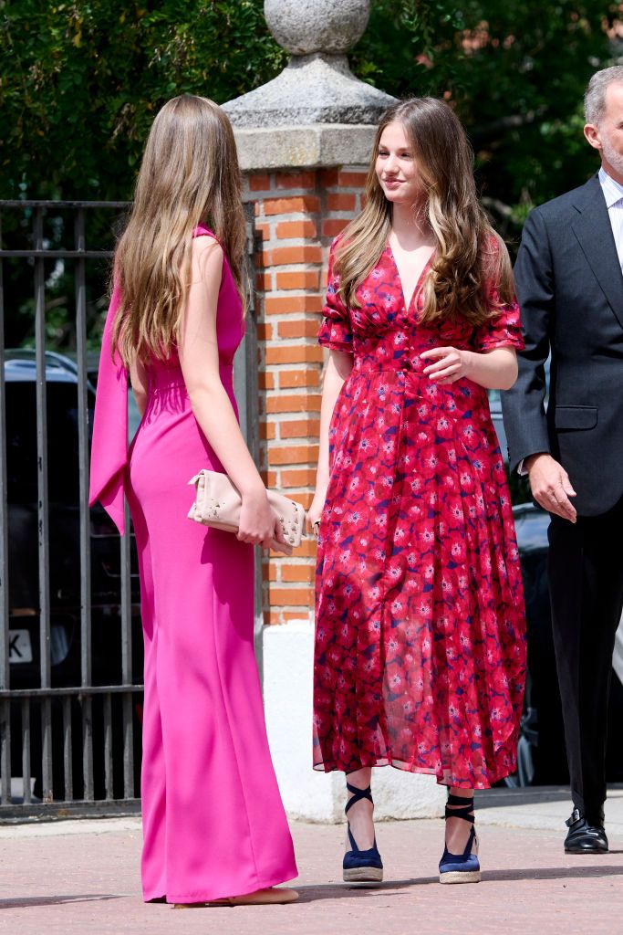 Infanta Sofía in a fuchsia pink jumpsuit with slits