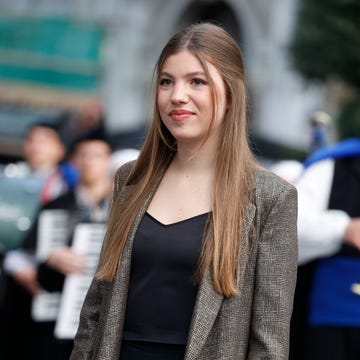 La infanta Sofia en los premios Princesa de Asturias 2024 la hermana de leonor de borbon con una blazer de cuadros