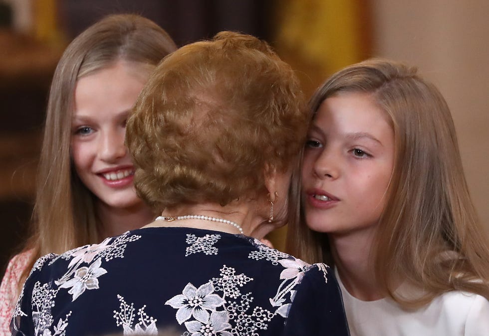 Las Infantas Sofía y Leonor en la imposición de las medallas al Mérito Civil