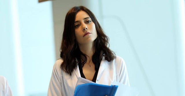 la doctora logra arrebatarle a gönul aquello que más deseaba, mientras que idea un plan para desestabilizar el matrimonio de derin y volkan