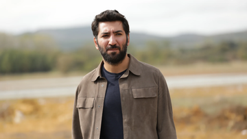 gracias a kadir, aras descubre la identidad de la persona que, como él, no murió entre las llamas, mientras que se revela el gran secreto de haluk y volkan es víctima de chantaje
