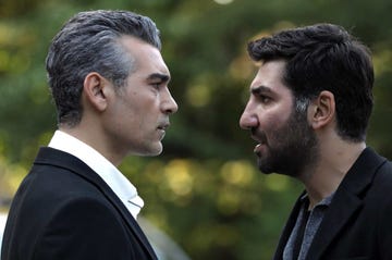 volkan descubre algo del pasado del hombre que podría destruir su relación con asya, mientras que derin trata de librarse de leyla y bahar sufre un percance que la lleva la hospital