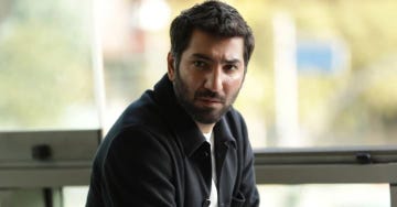se descubre que esposa de volkan conoce al paciente de asya, mientras que melih comprueba la mentira de su sobrina y bahar recibe una emocionante noticia