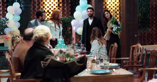asya se presentó en celebración de bahar cogida de la mano con aras, lo que provocó una fuerte reacción de volkan