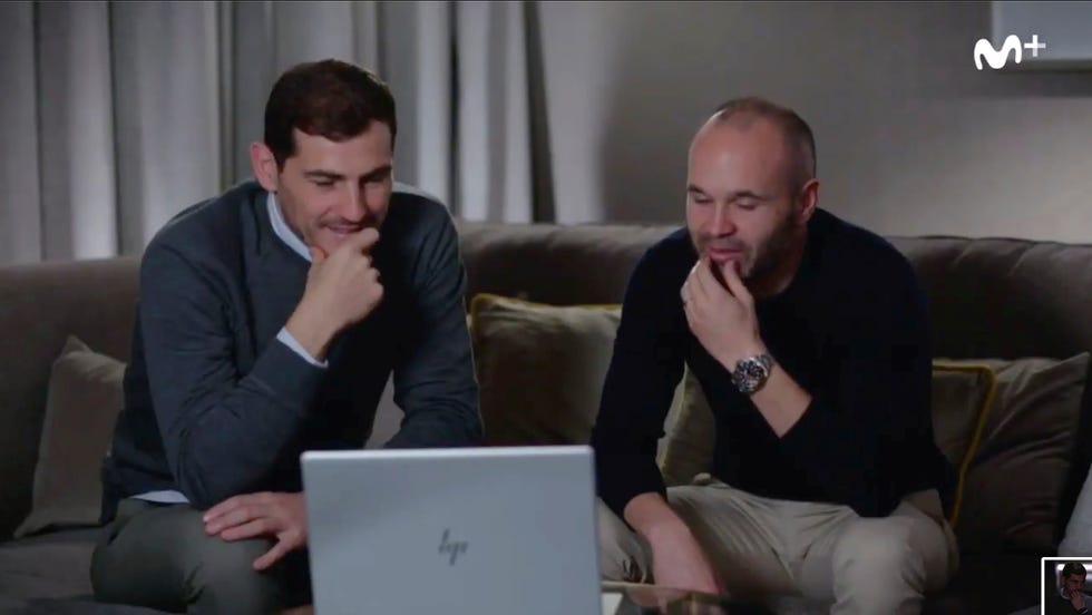 iker casillas y andrés iniesta en colgar las alas de movistar