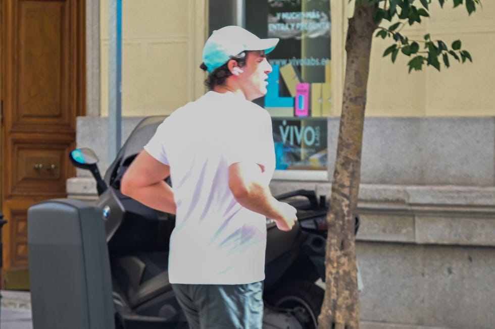Íñigo onieva sale a hacer deporte por las calles de madrid tras volver de su luna de miel con tamara falcó