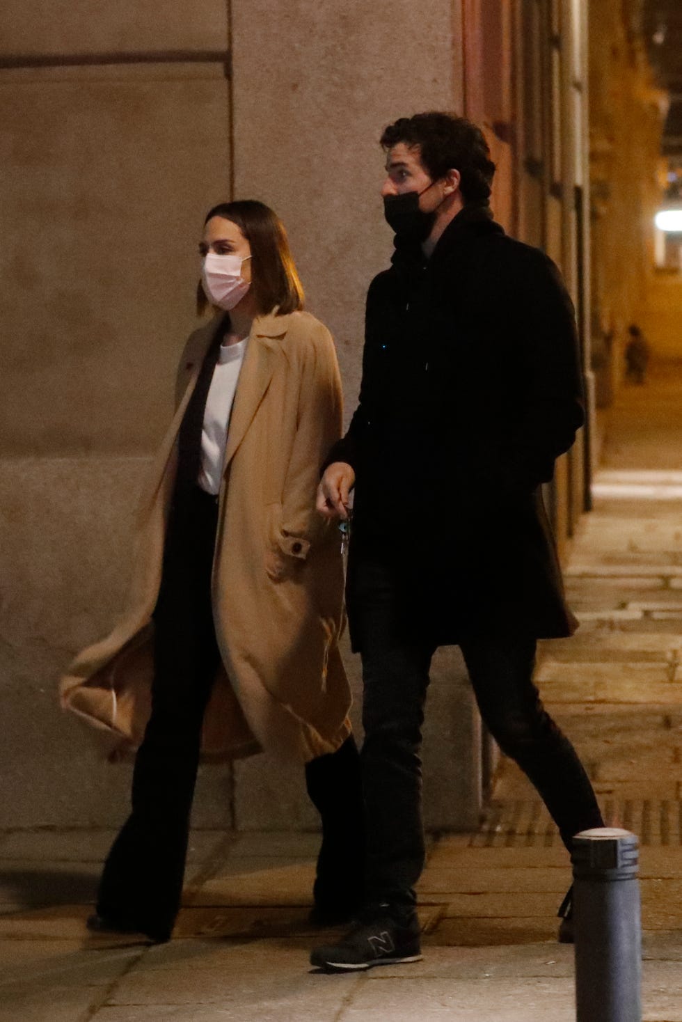 tamara falcó e iñigo onieva paseando por madrid