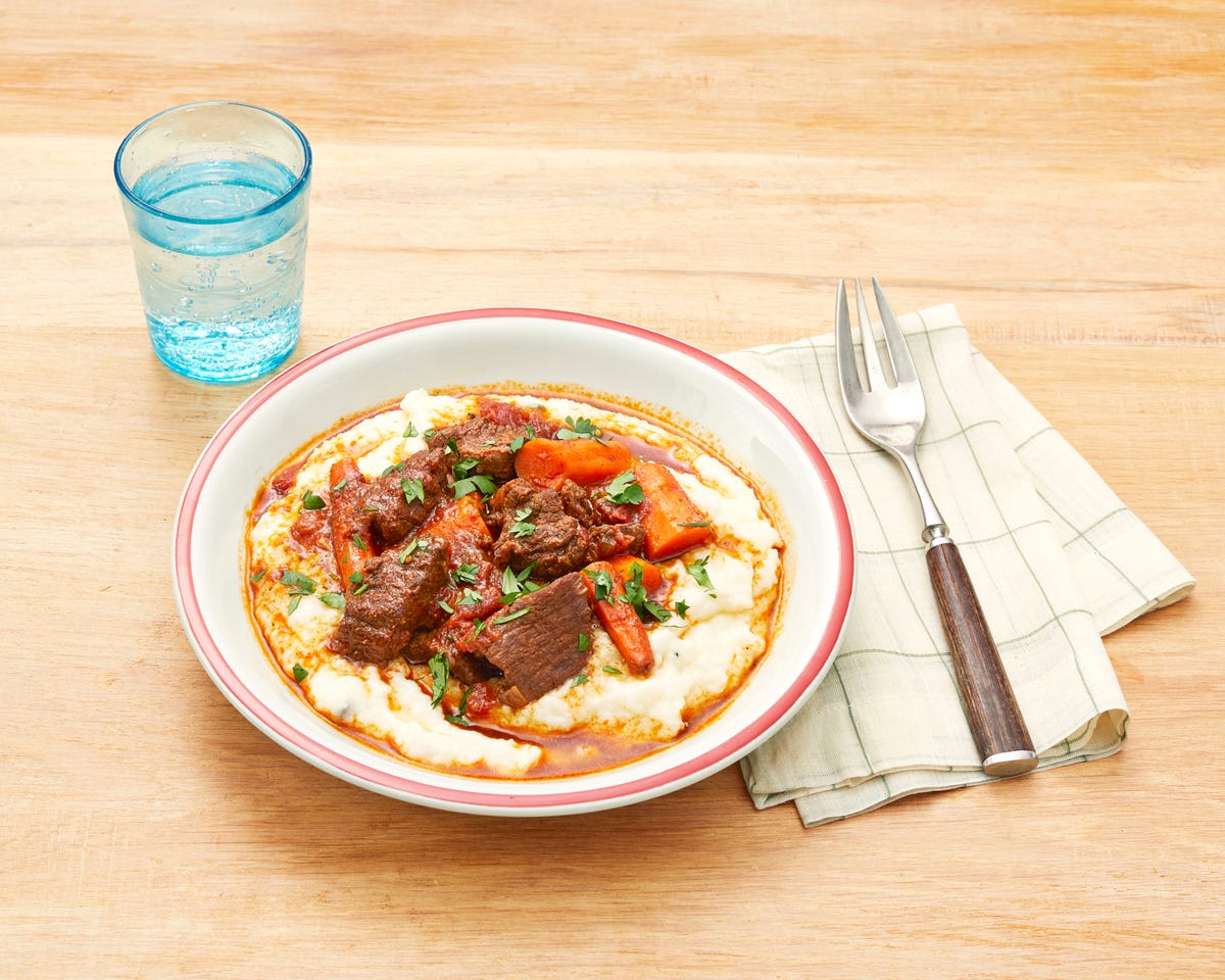 https://hips.hearstapps.com/hmg-prod/images/instant-pot-ancho-beef-stew-with-cheesy-grits-1589990153.jpg?crop=1xw:0.7032077692760448xh;center,top&resize=1200:*