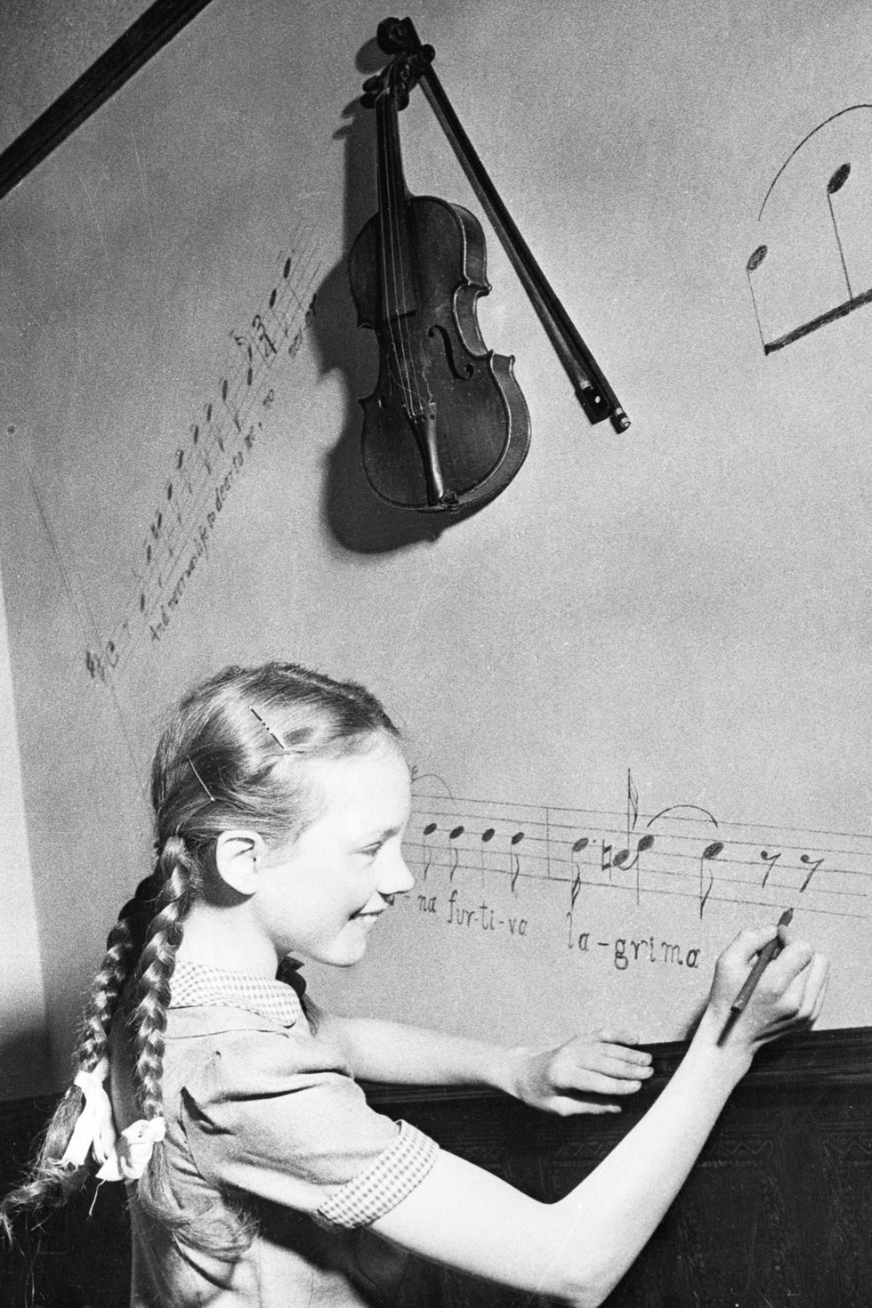 julie andrews writing music on wall