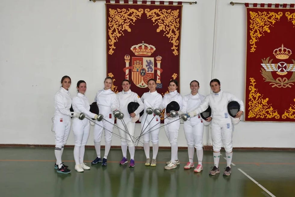 leonor en el equipo de esgrima interacademias