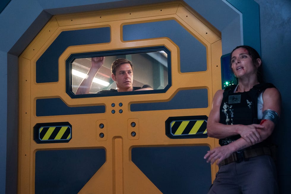 interceptor l to r luke bracey as alexander and elsa pataky as jj collins in interceptor cr brook rushtonnetflix © 2022