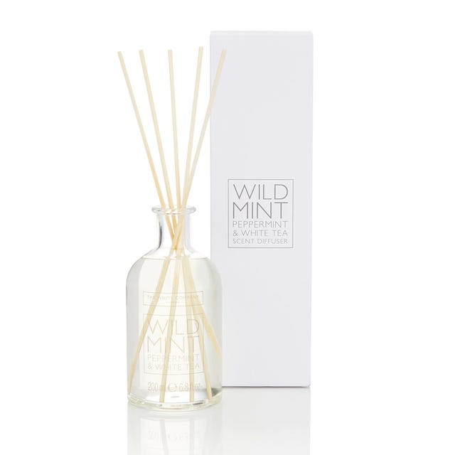 Perfume, Beige, Cosmetics, Bottle, Glass bottle, Label, Transparency, Personal care, 