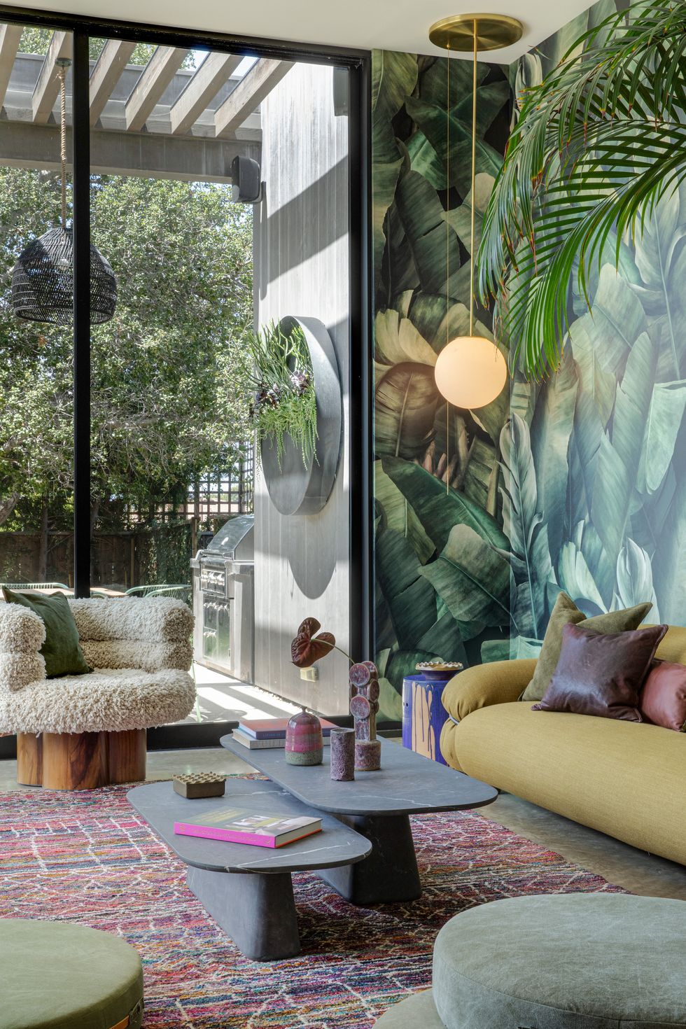 Your Guide To Perfectly Using Glass For Breathtaking Interiors