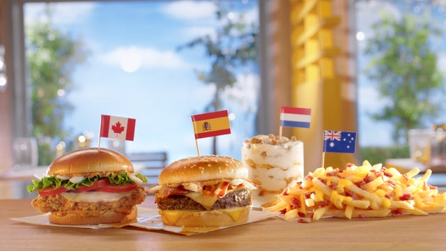 Dish, Food, Junk food, Fast food, Hamburger, Cuisine, Cheeseburger, Slider, Kids' meal, Breakfast sandwich, 