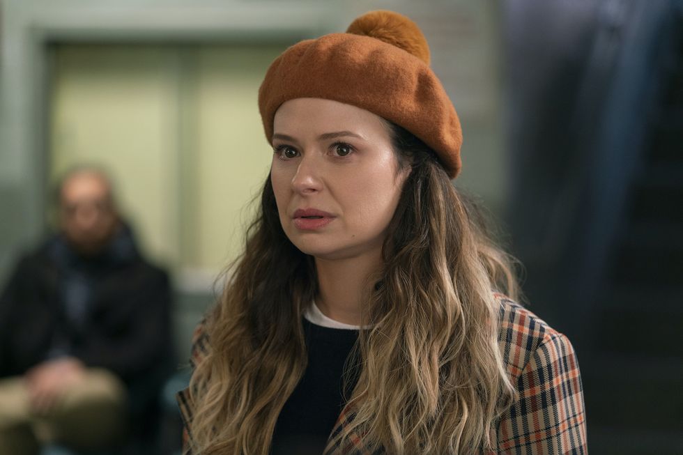 inventing anna katie lowes as rachel in episode 107 of inventing anna cr nicole rivellinetflix