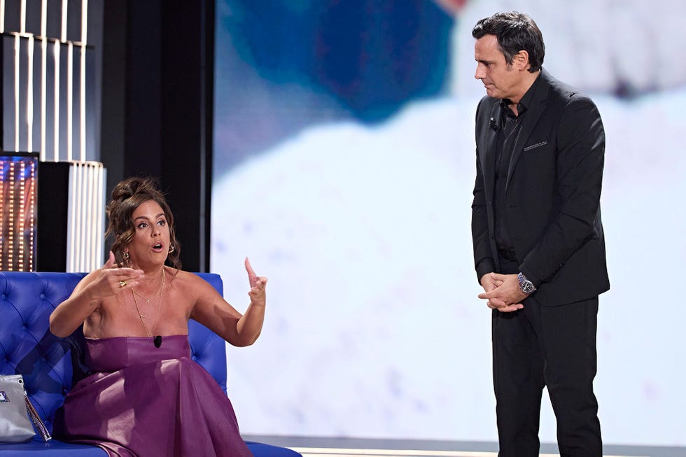 la sobrina de isabel pantoja y el presentador en el plato de telecinco