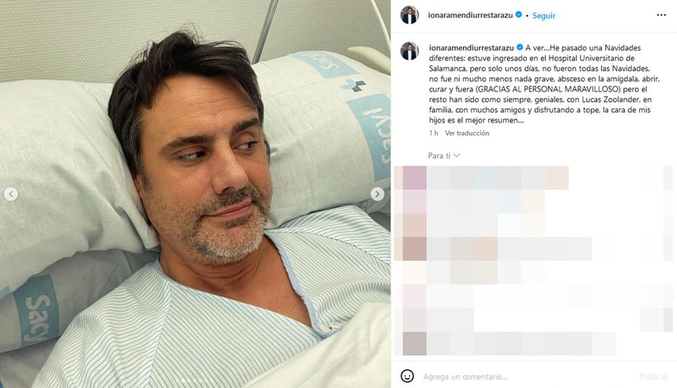 el presentador tumbado en pijama en la cama de un hospital