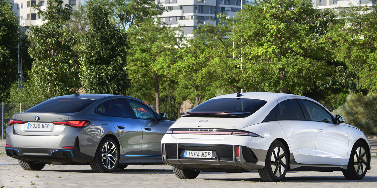 BMW i4 Gran Coupé vs Hyundai Ioniq 6: las berlinas tienen vida (aunque sean eléctricas)