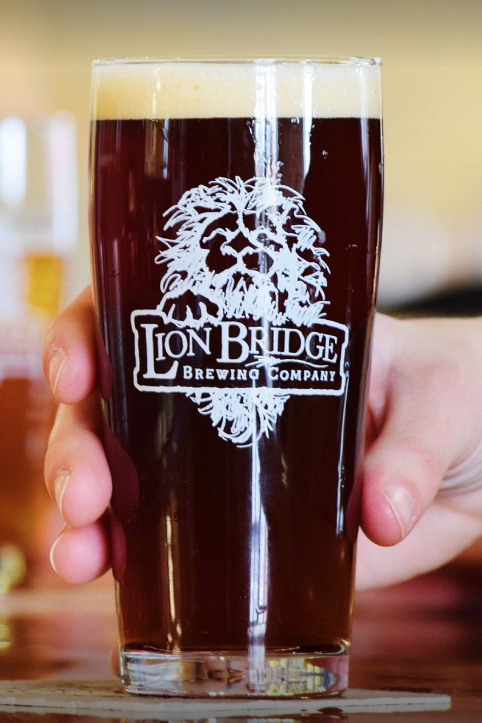 Pint glass, Drink, Beer glass, Beer, Alcoholic beverage, Ale, Pint, Drinkware, Highball glass, Glass, 