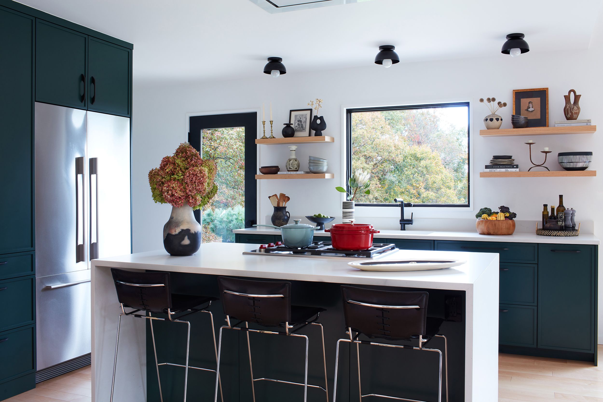 Dark blue store and wood kitchen