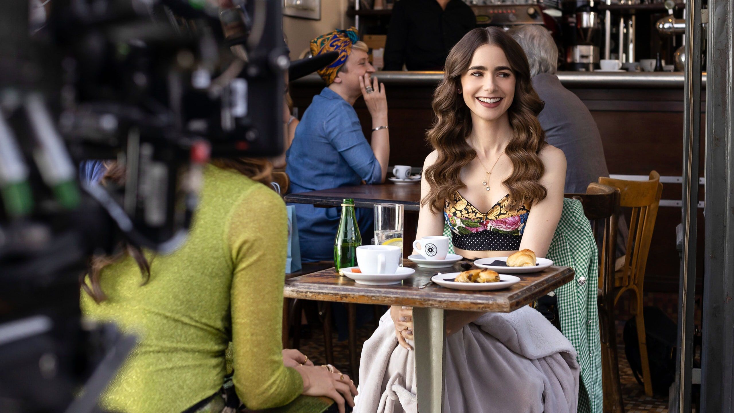 Emily in Paris 2, beauty look della serie Netflix con Lily Collins