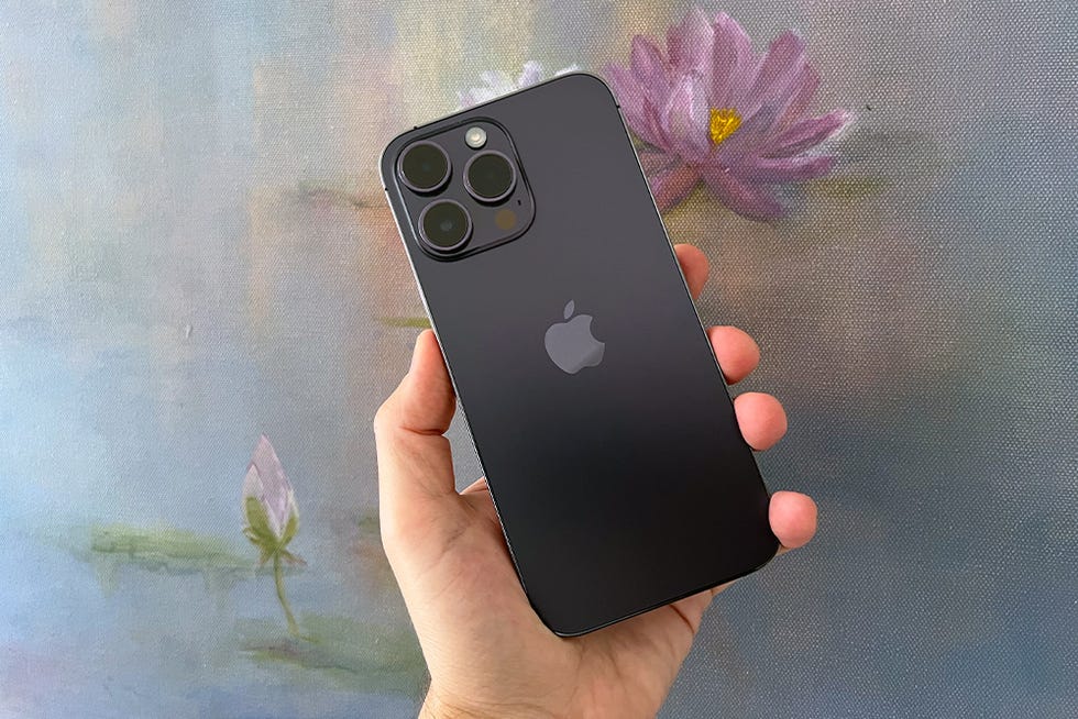 iphone 14 pro max backside showing the cameras