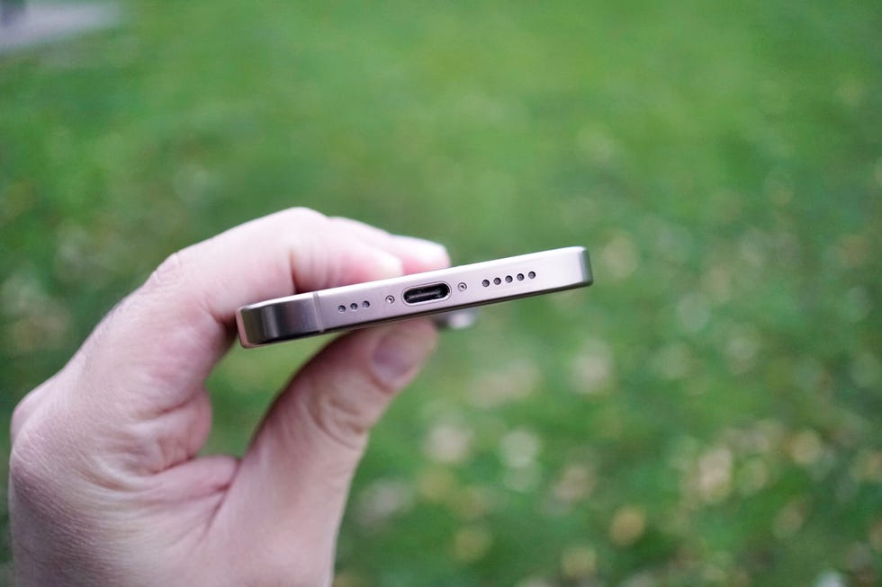 apple iphone 16 pro review