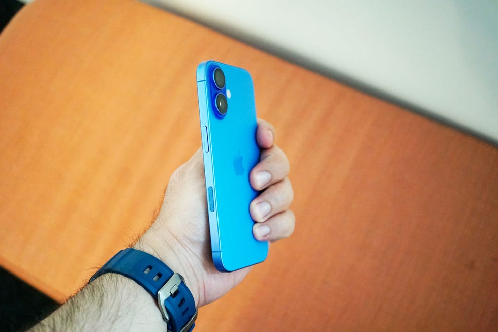apple iphone 16 review