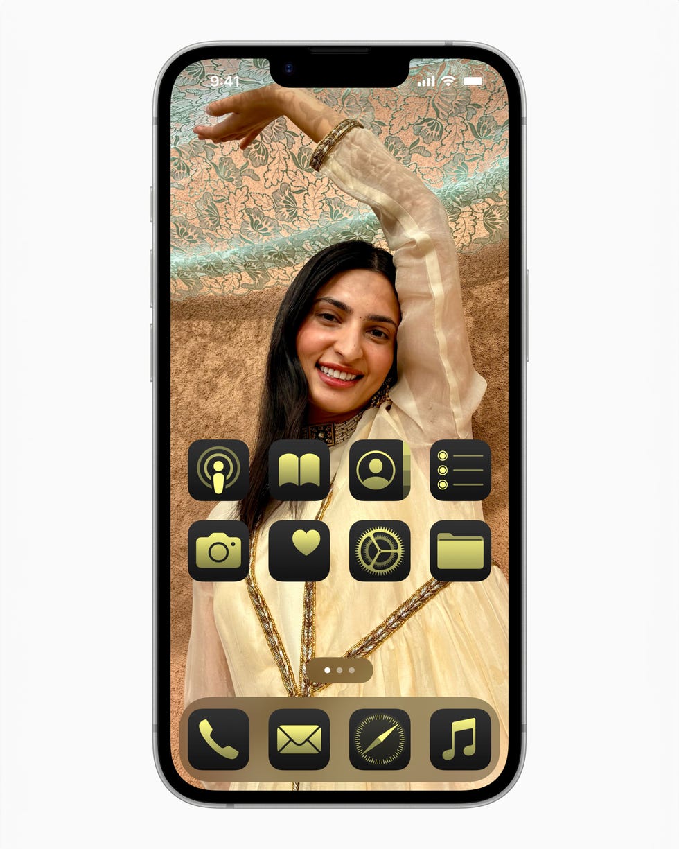 apple iphone 16e smartphone screen displaying a personalised home screen
