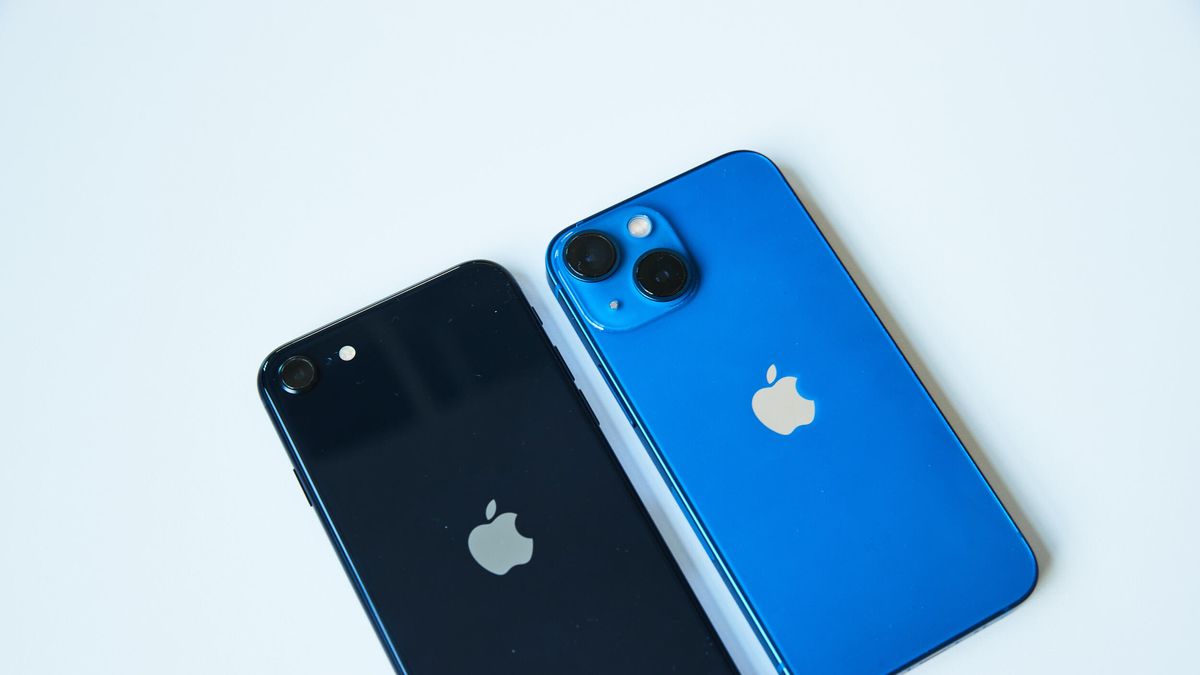 Apple iPhone 13 and 13 mini review: It's all about the battery life