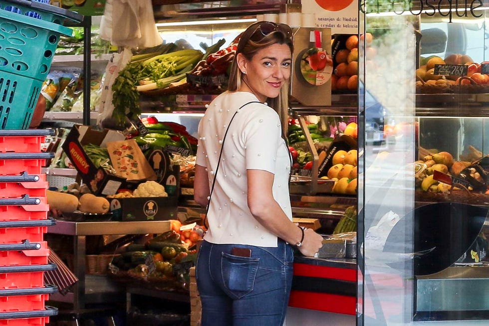 Selling, Whole food, Food, Street food, Market, Delicatessen, Marketplace, Local food, Shopkeeper, Grocery store, 