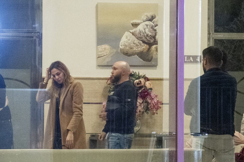 Irene Rosales y Kiko Pantoja en el tanatorio