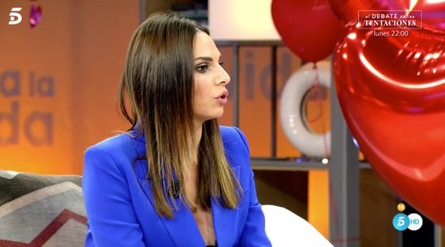 irene rosales explica a emma cómo se siente después de haber confesado sus problemas