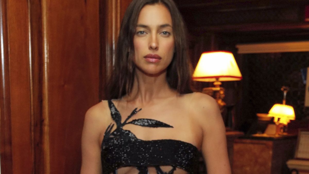 preview for 10 Times Irina Shayk Won the Red Carpet