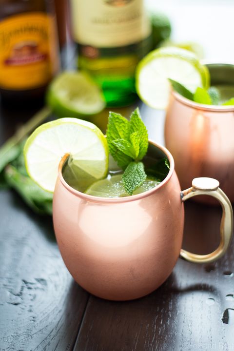 Drink, Lime, Food, Non-alcoholic beverage, Cocktail garnish, Limeade, Moscow mule, Alcoholic beverage, Mint, Cocktail, 