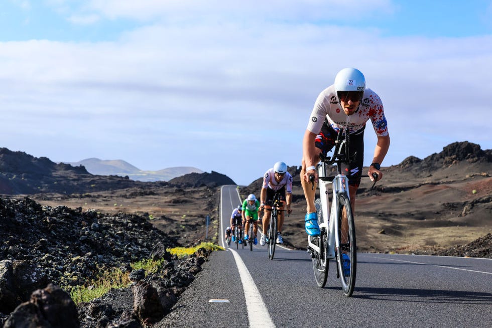 varios participantes en el ironman 70 3 lanzarote
