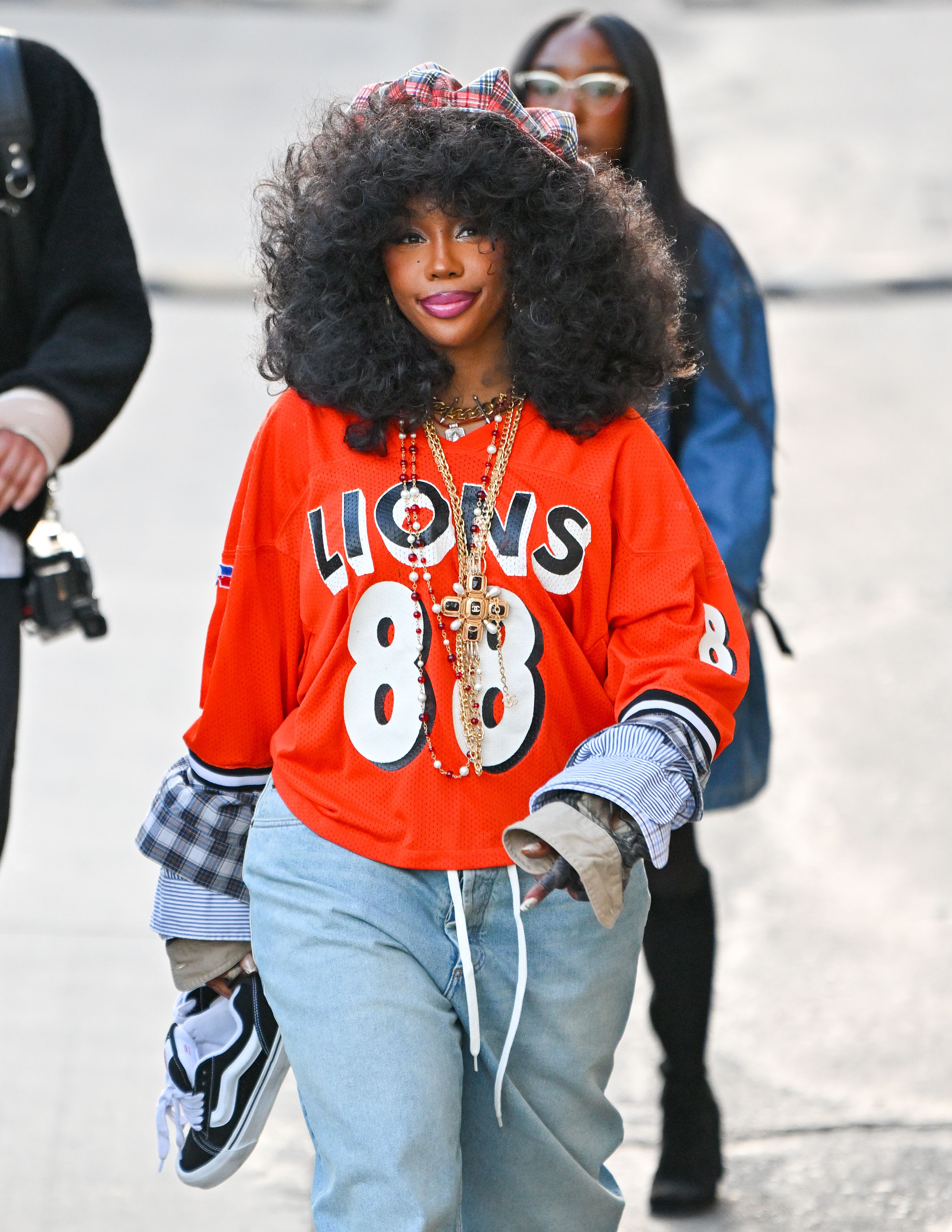 SZA Latest Look Includes a Newsboy Cap, a Jersey, and an Unexpected Shoe