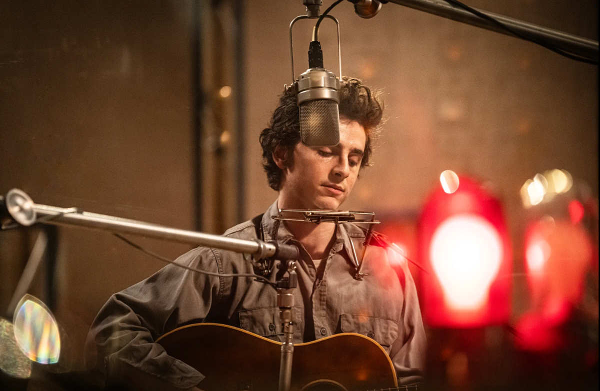is timothee chalamet singing in a complete unknown