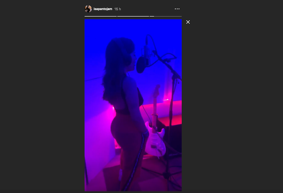 Chabelita, Isa Pantoja, ensayando como cantante