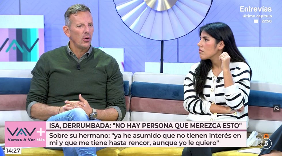el presentador y la colaboradora del programa de telecinco