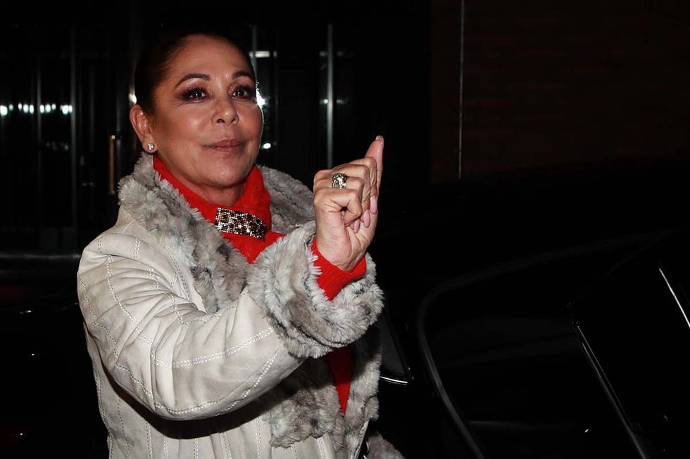 isabel pantoja viaje de negocios