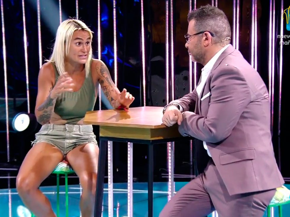 Performance, Thigh, Leg, Performing arts, Blond, Event, Human body, Duet, Fun, Muscle, 
