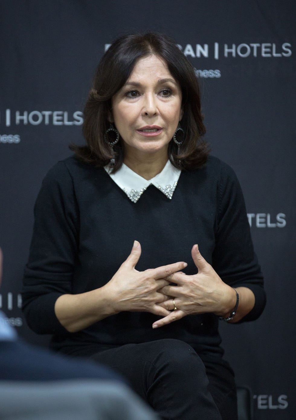 La periodista presentó la 'Habitación Solidaria' en Barcelona, un nuevo proyecto benéfico que dona el 5% de los fondos recaudados por una cadena hotelera a la investigación. Durante la presentación, Gemio aseguró que, al contrario de las de las declaraciones de Arcadi Espada en el 'Chester', el estado tiene la responsabilidad de ayudar a las personas más débiles.