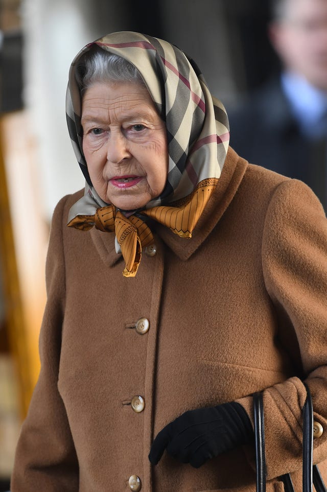 isabel ii de inglaterra, isabel ii, isabel ii metro