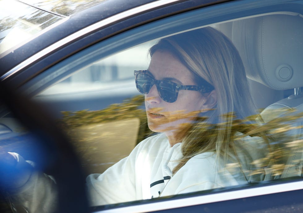primeras imágenes de isabel márquez visitando  a canales rivera en el hospital