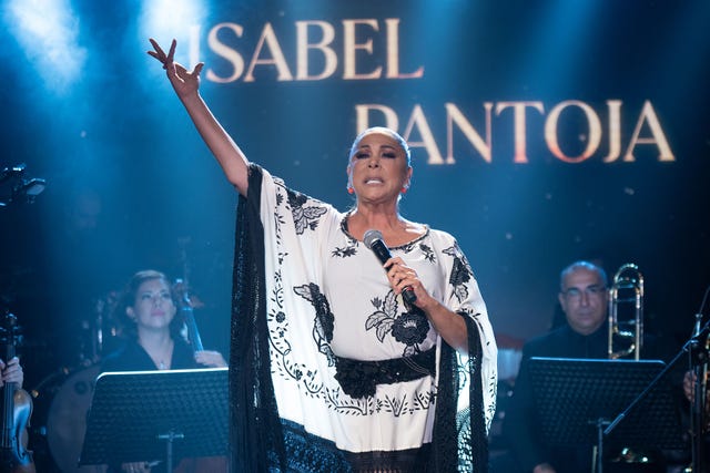 actuacion de la cantante en el programa de pablo motos