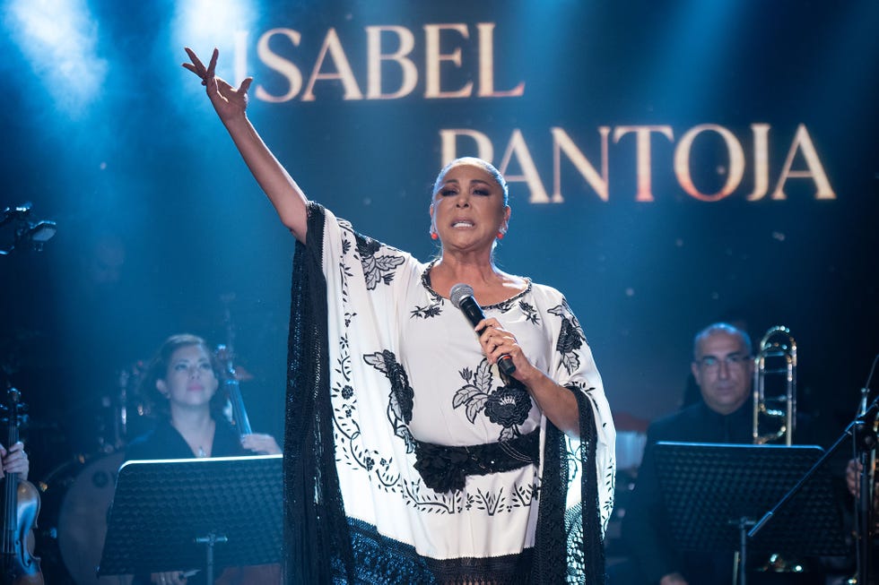 actuacion de la cantante en el programa de pablo motos