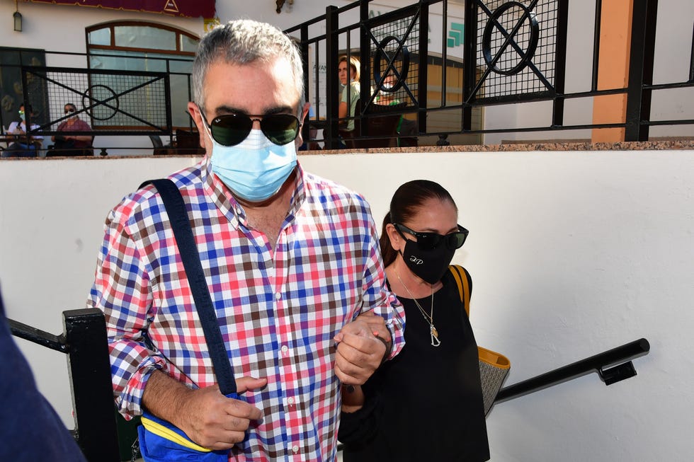 la cantante isabel pantoja junto a agustín pantoja asiste a un juicio en chiclana
