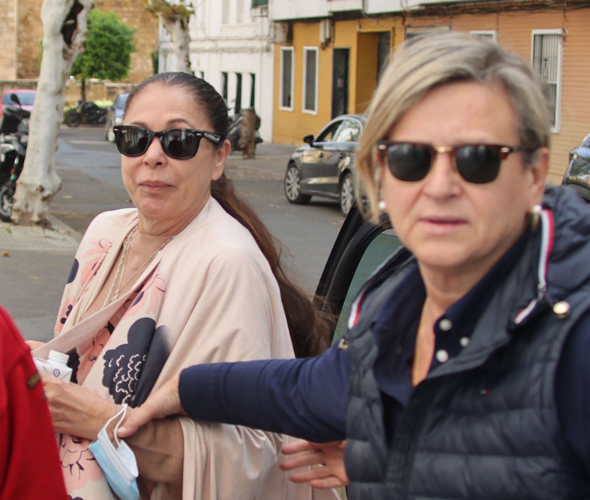 Isabel Pantoja reaparece en Córdoba con su amiga, Mariló de la Rubia, y  habla de su amistad
